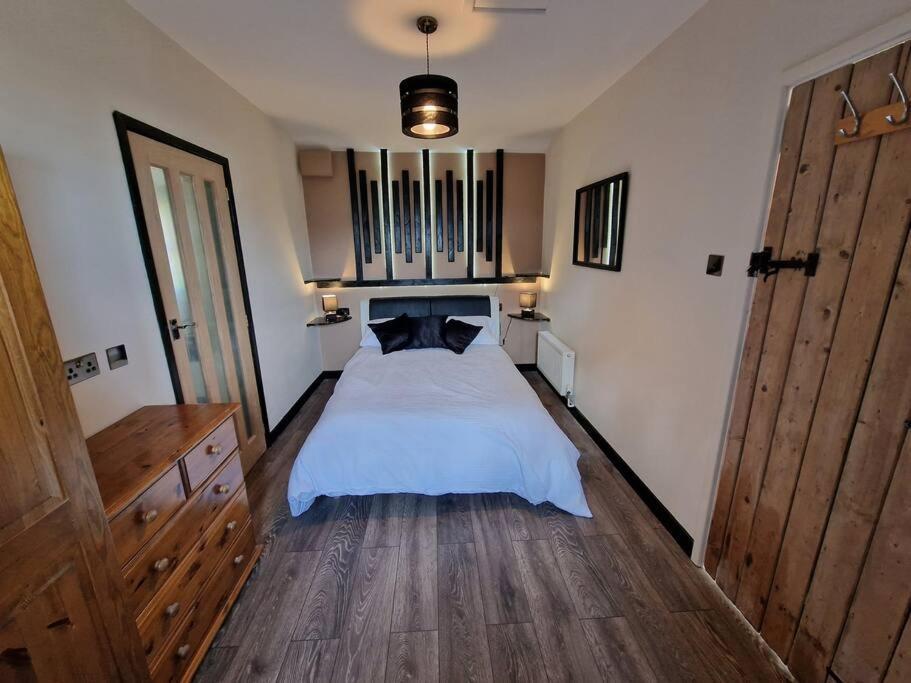 Swallows Nest Guest House - With Hot Tub Abergavenny Exteriör bild