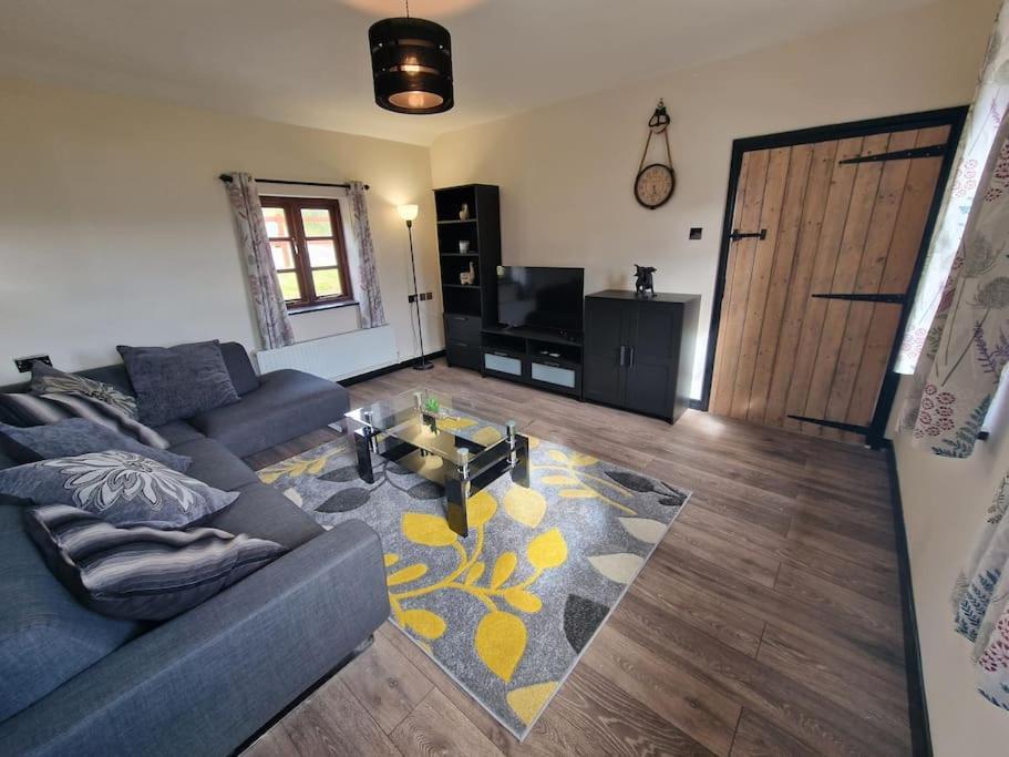 Swallows Nest Guest House - With Hot Tub Abergavenny Exteriör bild