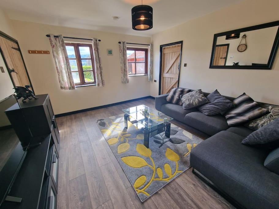 Swallows Nest Guest House - With Hot Tub Abergavenny Exteriör bild